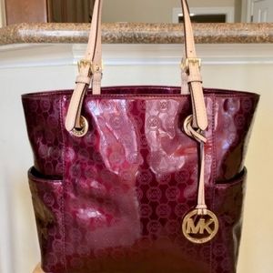 Michael Kors Burgundy Mirror
Metallic Jet Set Tote